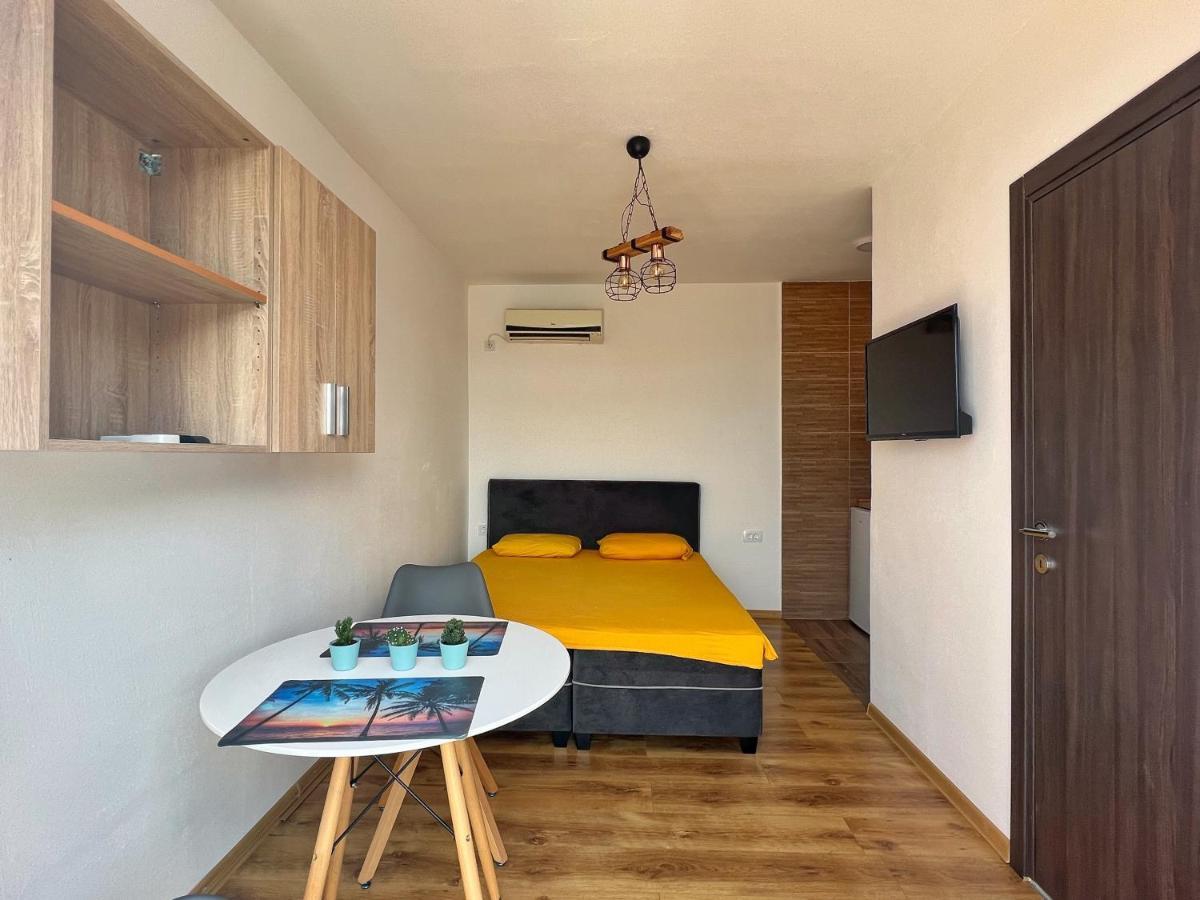 Jg Studio Apartment Vranjina Bagian luar foto
