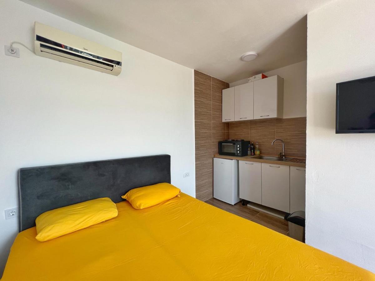 Jg Studio Apartment Vranjina Bagian luar foto