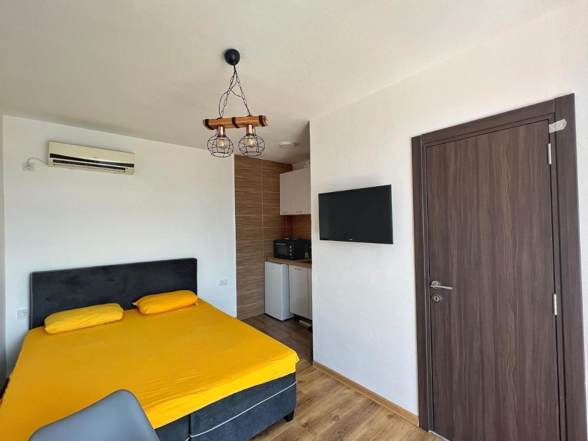 Jg Studio Apartment Vranjina Bagian luar foto
