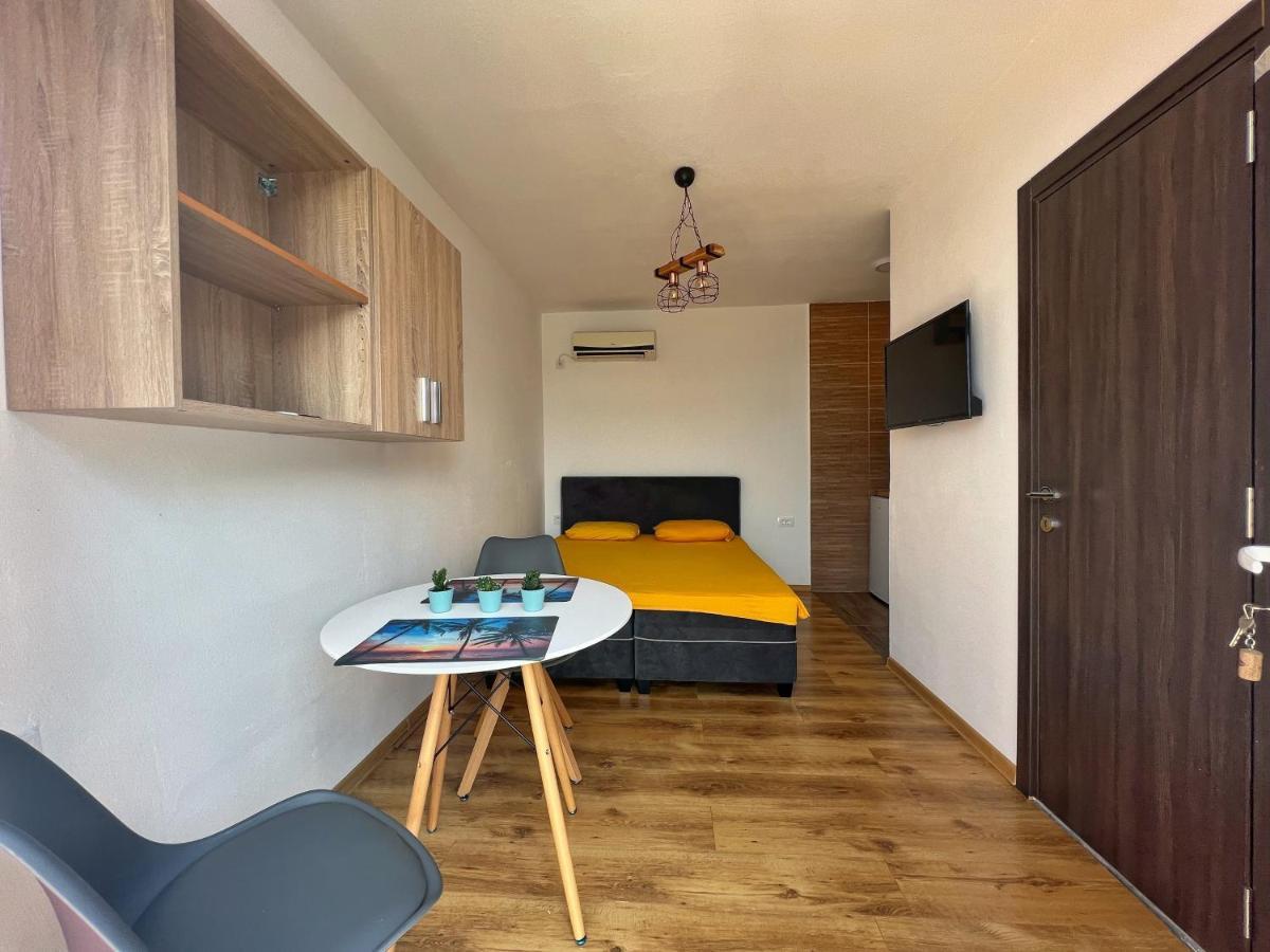 Jg Studio Apartment Vranjina Bagian luar foto
